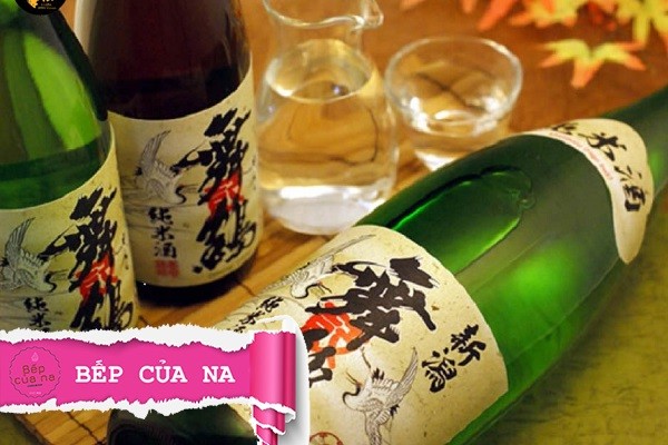 Dùng rượu sake