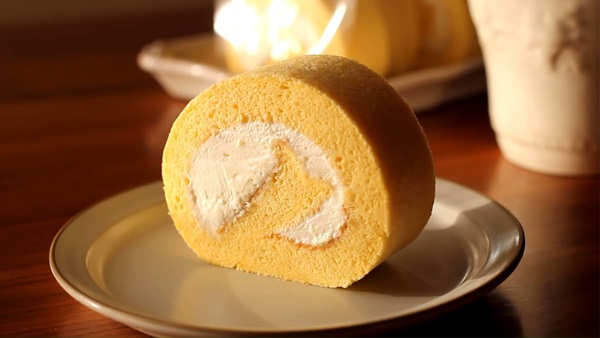 cách làm bánh bông lan cuộn kem bơ