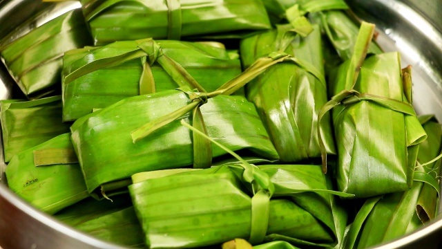 Hấp bánh trong khoảng 20-25 phút tùy vào độ dày của bánh