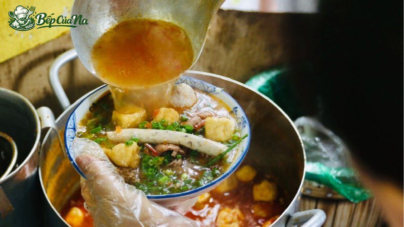 Chi tiết các bước nấu bún riêu cua đồng chuẩn vị