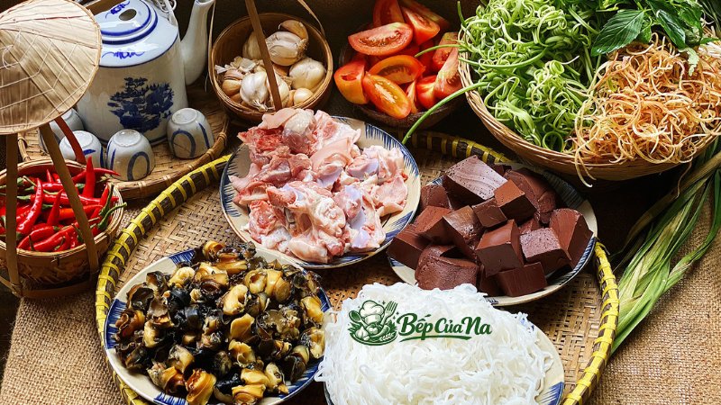 Chuẩn bị nguyên liệu làm món bún riêu